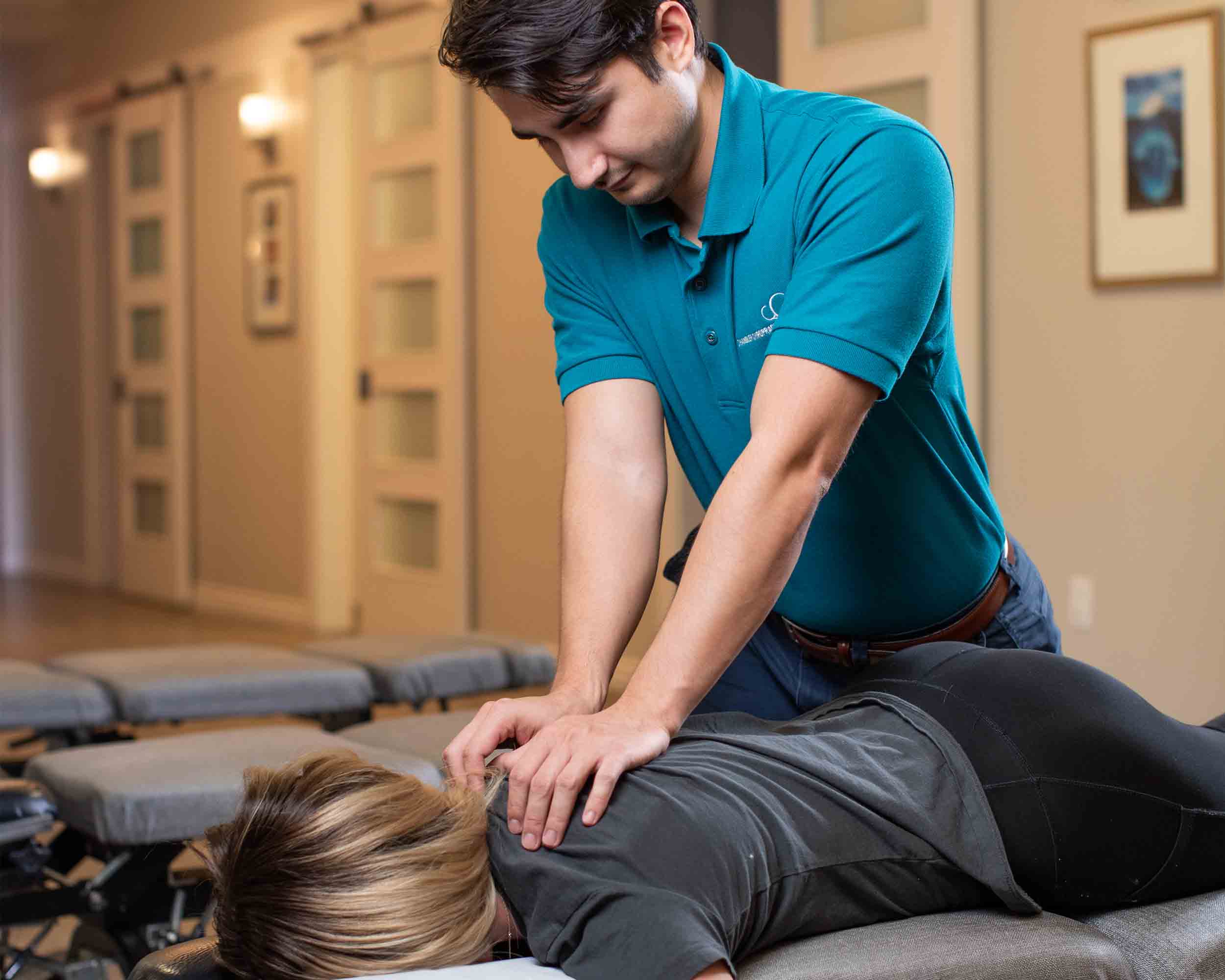 chiropractic adjustment for mid back pain